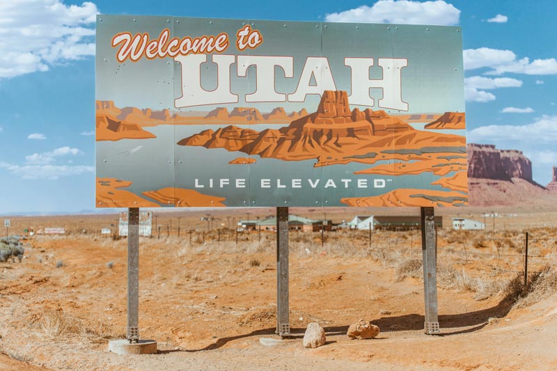 Welcome to Utah sign in the desert